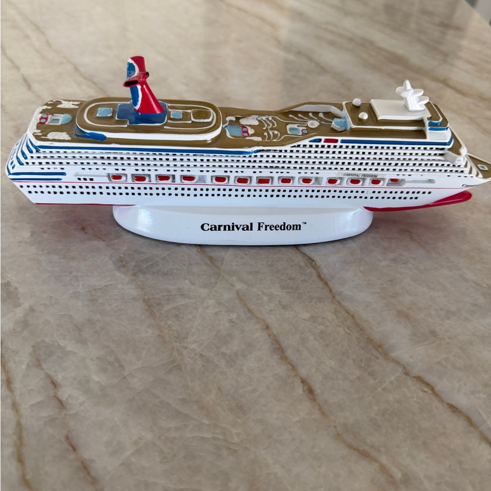 Carnival CCL Freedom Ship Model 10.5in RARE HTF, Excellent Condition